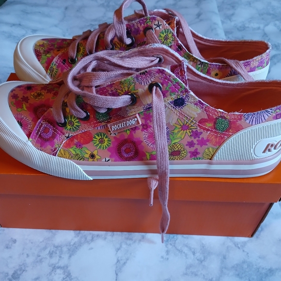 NWOT Women's sz 9.5 Rocket dog sneakers - Picture 2 of 10